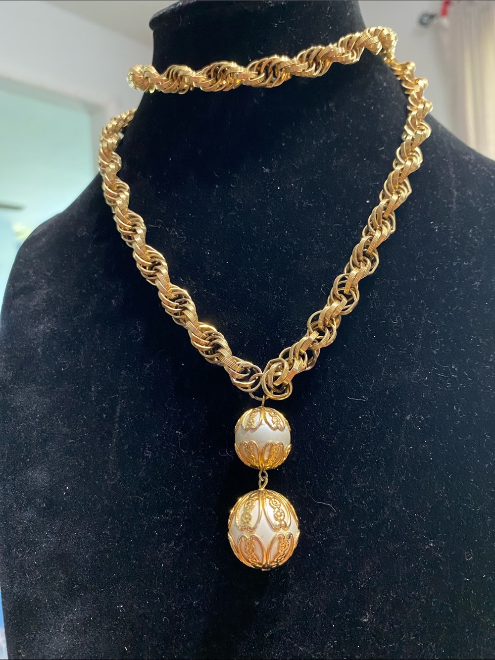 VTG Gold-Tone Rope Chain Necklace with Decorative Pearl Drop